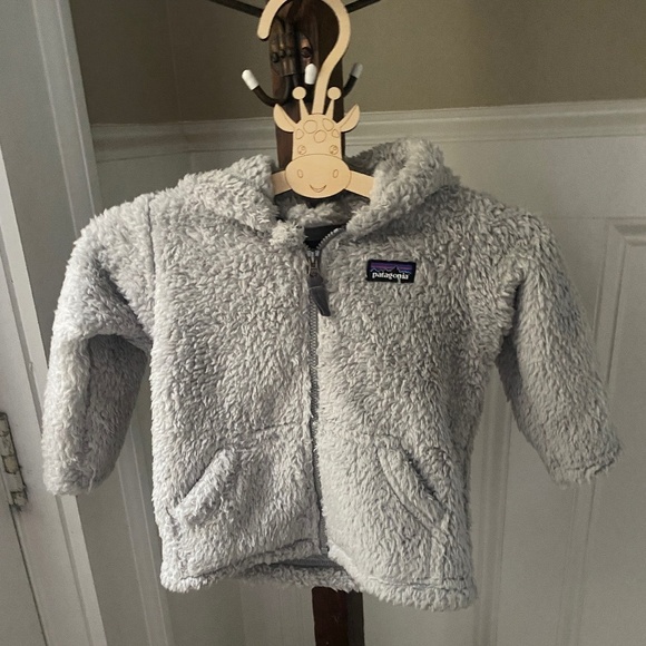 NWT  Patagonia  Baby Furry Friends Fleece Jacket Salt Grey 3-6 Months - Picture 2 of 3
